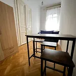 Central Stay Near Urania