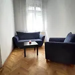 Central Stay Near Urania