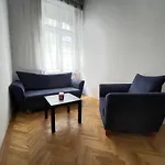 Central Stay Near Urania