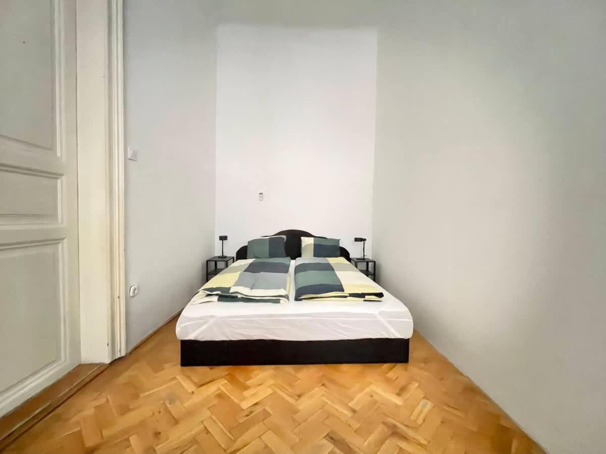 Apartment Near Urania