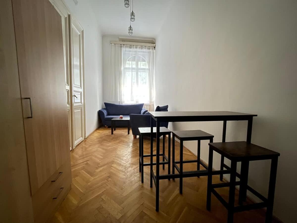 Near Urania Budapešť